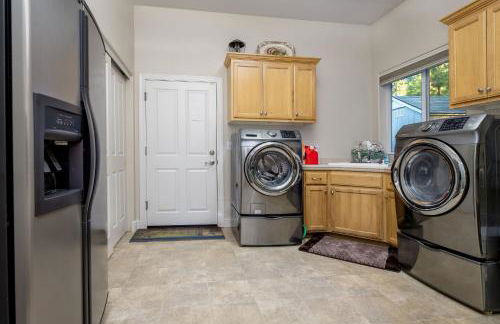 Cozy foothills home - Photo 42