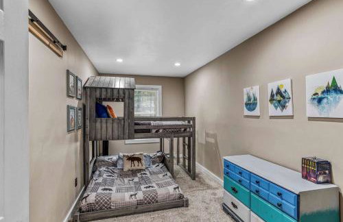 Luxury Lakeside Mountain Escape with Wraparound Deck Near Terra Alta, West Virginia - Foto 38