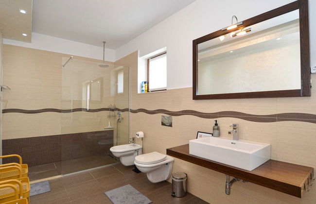 Sophisticated and Chic Villa With Pool - Foto 31