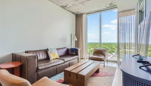 Modern Downtown Condo - Rooftop pool - Top Amenities - Foto 2