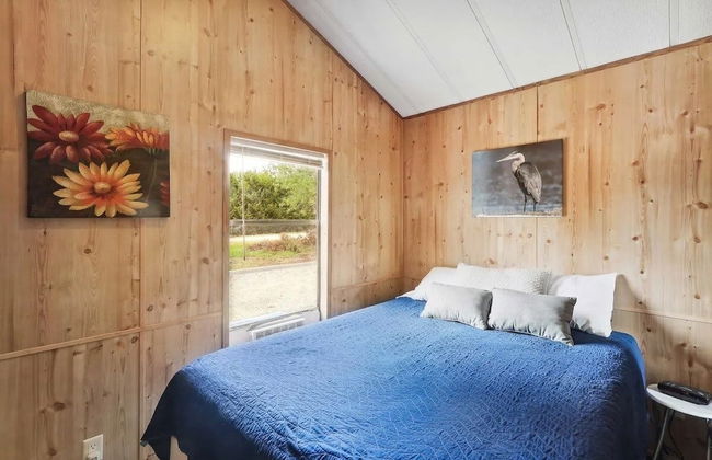 Cabin 9 ~ Toronto Lake: Fishing, Swimming & More! 1 Bedroom Cabin by RedAwning - Photo 5