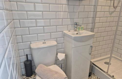 Modern Studio in Fratton, Portsmouth - Contractors Welcome #1 - Photo 10