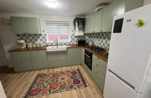 Peaceful modern home with garden and parking - Foto 26