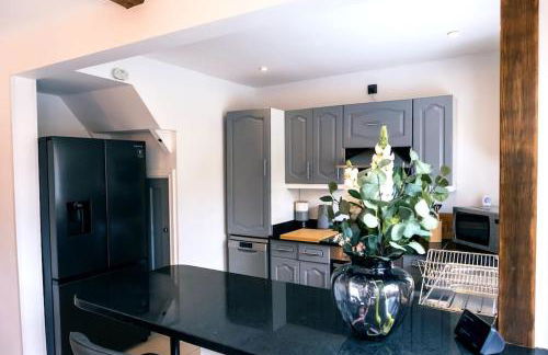 4 bedroom - Sleep 9 home in Cheadle Staffordshire - Alton towers Polar Express Dimmingsdale Peak District Trentham Gardens Water World - Foto 41