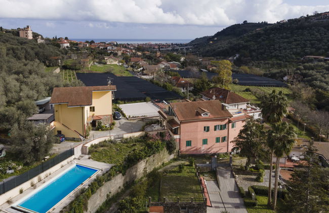 2 bedroom Apartment in Diano Castello with swimming pool and garden - Photo 2