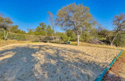 Scenic Yosemite Lakes Escape with Community Perks! - Foto 33