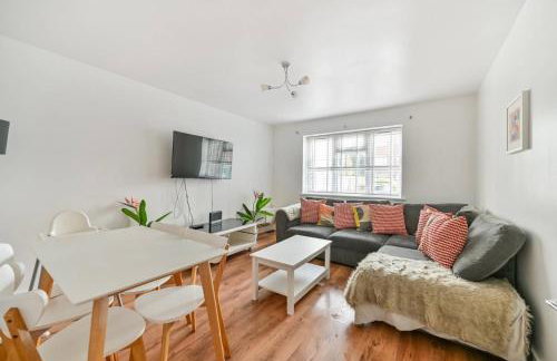 Serene 2 Bedroom Flat Free Off-Street Parking 1 ELWB Van Close to Tube - Foto 1