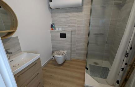 Logement MAZEL - Hypercentre - Parking et Gare proche - WIFI - Spacieux et Moderne - Tout confort - Géré par PrestaZen'Services - Foto 8