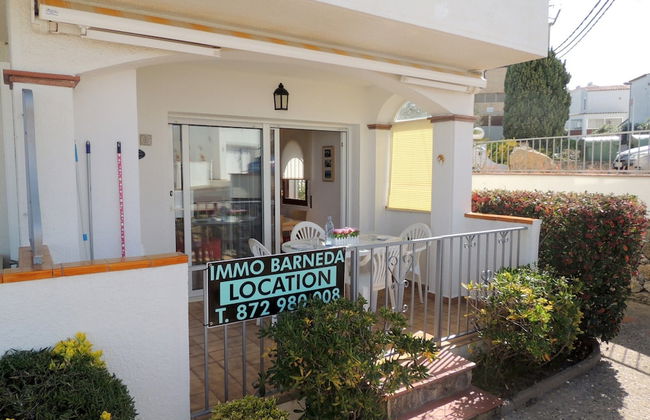 Apartment by Roses Beach With Pool - Photo 19