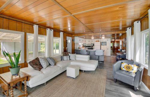 Waterfront Royal Home with Dock and Patio! - Foto 5