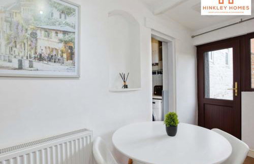 Centrally Tucked Away Private 4bed - Free parking! By Hinkley Homes Short Lets & Serviced Accommodation - Foto 40