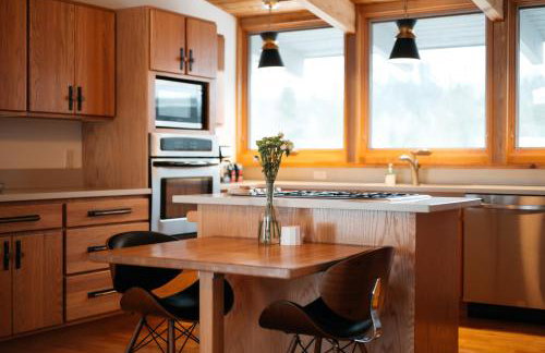 Midcentury home, private beach. large great room - Foto 36