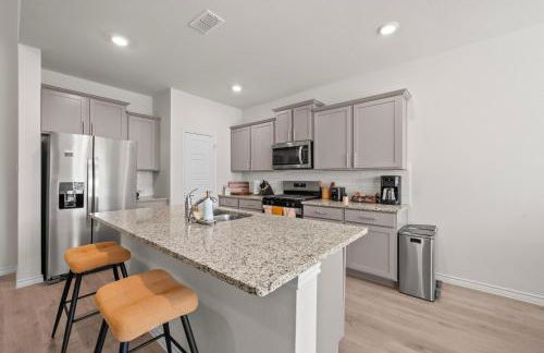 Luxurious 4-Bed Home with Pool Table & Nearby Pool - Foto 14