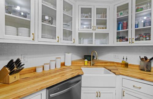 Imperial Porch Haven Cozy Fire Pit Fenced Yard - Foto 26