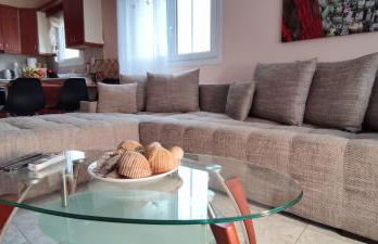 Lucy's next to sea apartment - Photo 17