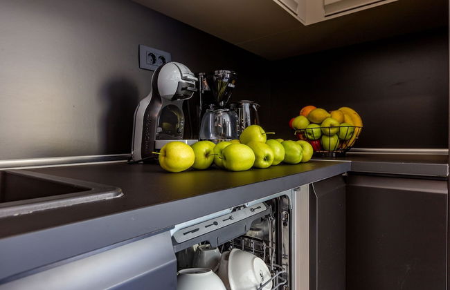 Exquisite Prestige Luxury Apartments With Shared Pool - Photo 21