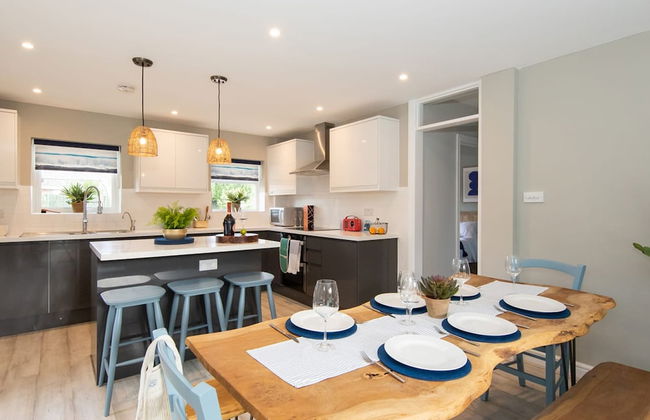 Bosham 3 BR Beach House With Garden Playhouse - Photo 6