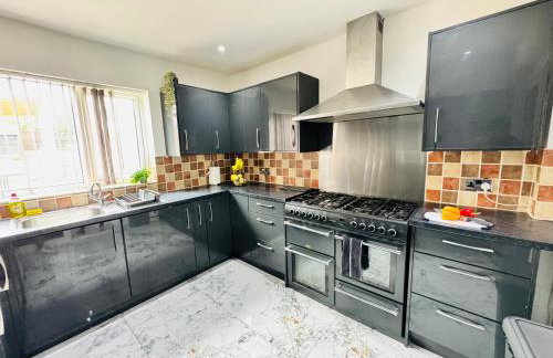 3 bedroom house sleeps 5 free parking long stay discounts - Foto 6