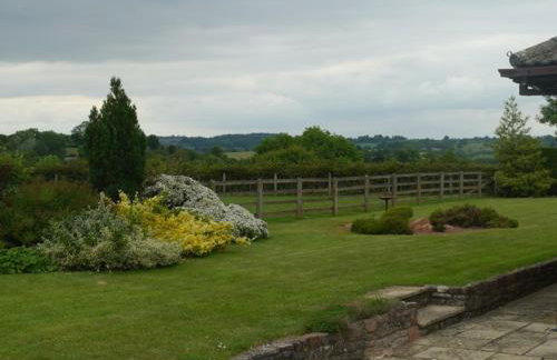 Hilltop Bungalow for a Spacious Country Break - Foto 14