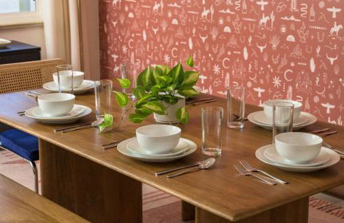 NEW Modern, Luxury Home with Hot Tub, Gym, Sauna, and 12 Minutes to Denver - Foto 2