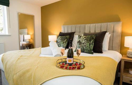 LOOKOUT by BOURNECOAST - A Stylish Flat with a Balcony, SEA GLIMPSES and Parking- Just a 10 Minute Walk to the Sandy Beaches - FM8405 - Photo 19