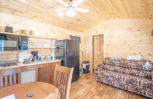 The Fox Den Cabin #14 at Blue Spruce RV Park & Cabins - Foto 6