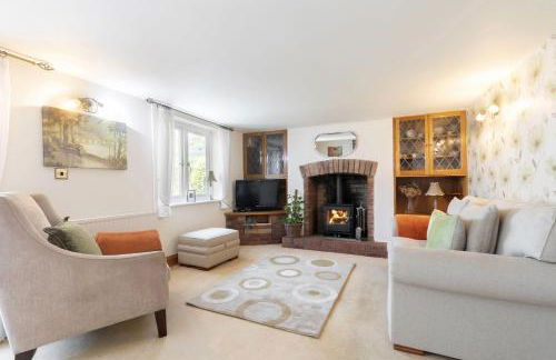 Peaceful 3-Bed Cottage in Eastington, near Stonehouse - Photo 14