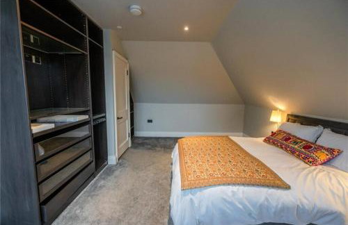 Humberston Avenue Large 4bed - Contractors Welcome & Big Living Area - Photo 9