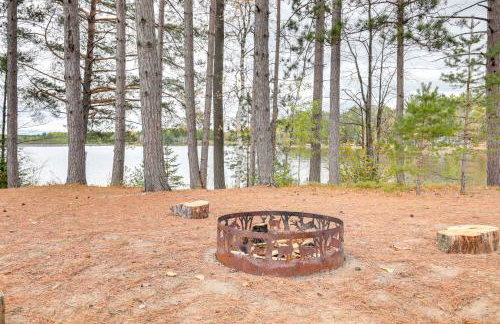 Boat Dock and Fire Pit Lakefront Monico Home! - Foto 2