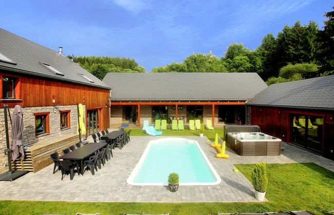 Beautiful Villa with Heated Outdoor Pool, Sauna, Hot Tub in Forest - Photo 1