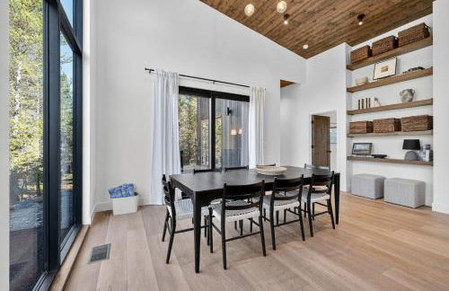 The Luxe House | Upscale Cabin w/ Hot Tub & Fire Pit! - Foto 54