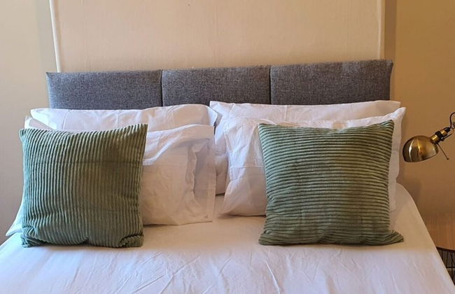 Spacious House in Stoke - Photo 6