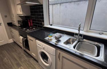 Central Near Hospital 2 Bedroom - Sleeps 4 - Self Check In - Fully Furnished - Foto 9