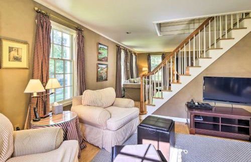 Lovely Brookfield Home with Private Deck and Views - Foto 6