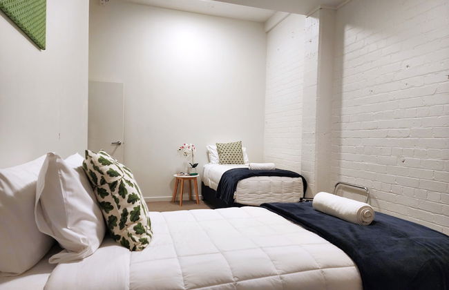 U Suites on Webb - Photo 12