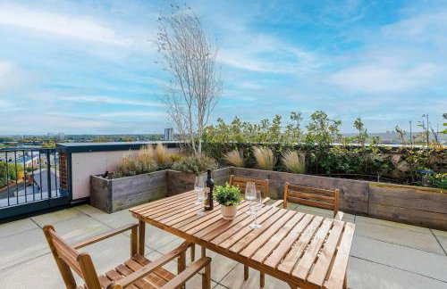 City Penthouse - Roof Terrace & Free Parking - Foto 36