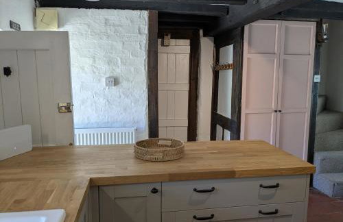 Period Thatched Cottage Towcester - Photo 57