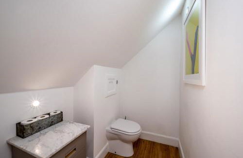 Modern and Stylish WoodHous - Photo 13