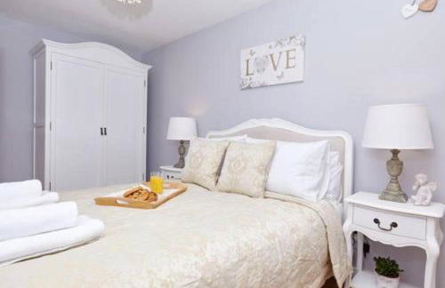 Three Bedroom Apartment by Beautiful Park - Photo 22