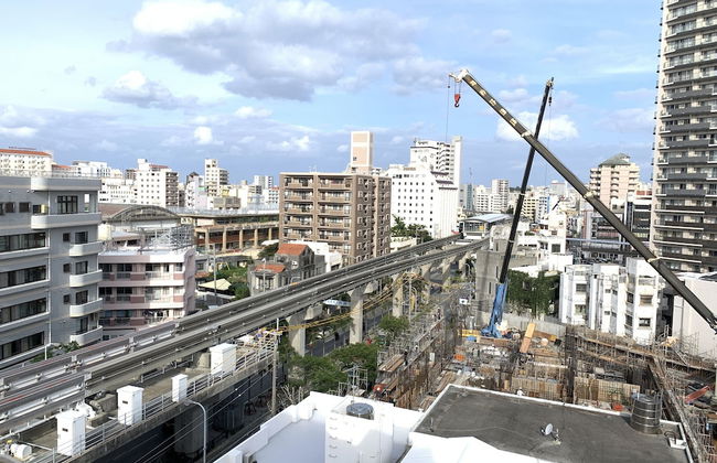 Mr.KINJO Miki24 in front of Makishi Station - Foto 25