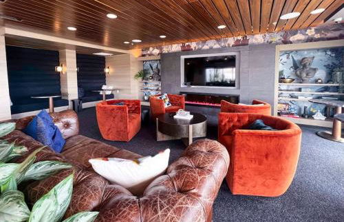 Boho-Luxe Studio - Pink Accents & Mountain Calm - Foto 20