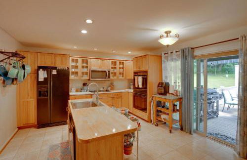 Cozy Pittsfield Gem with Deck, Gazebo and Fireplace - Foto 8