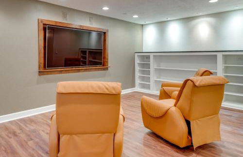 Yard, Home Gym, and Game Room Spacious Aurora Home - Foto 35