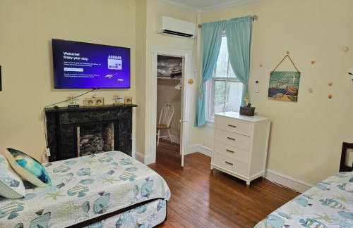 Newly Renovated Historic 6-Bedroom Manor, Where Timeless Elegance Meets Modern Luxury - Foto 58