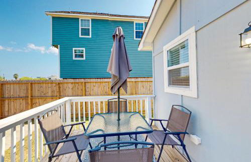 Out of the Blue - Photo 2