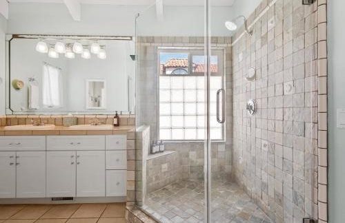 Stunning beach home - steps2sand, AC, Large Patio and Fast Wifi! - Foto 10