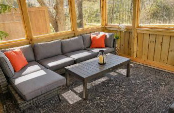 Villa Serena Tuscan Theme home with a HIDDEN lounge, fire pit, lawn games, creek - Foto 20