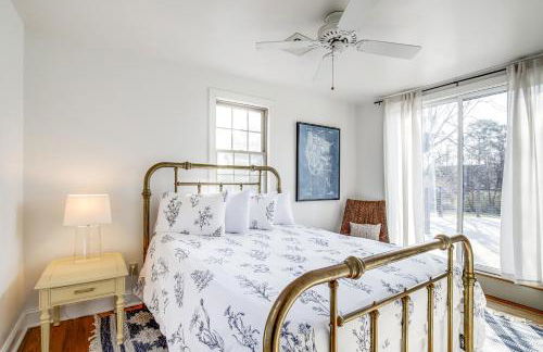 Riverfront Gem with Fire Pit in Eden - Foto 19