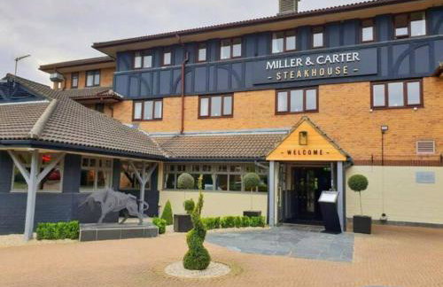 Lowndes House - Close to City Centre - Garden, Free Parking and Smart TV by Yoko Property - Foto 25