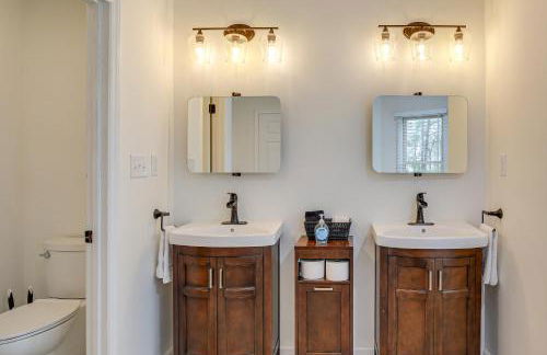 Patio and Pool Table Lake Marion Getaway - Foto 18